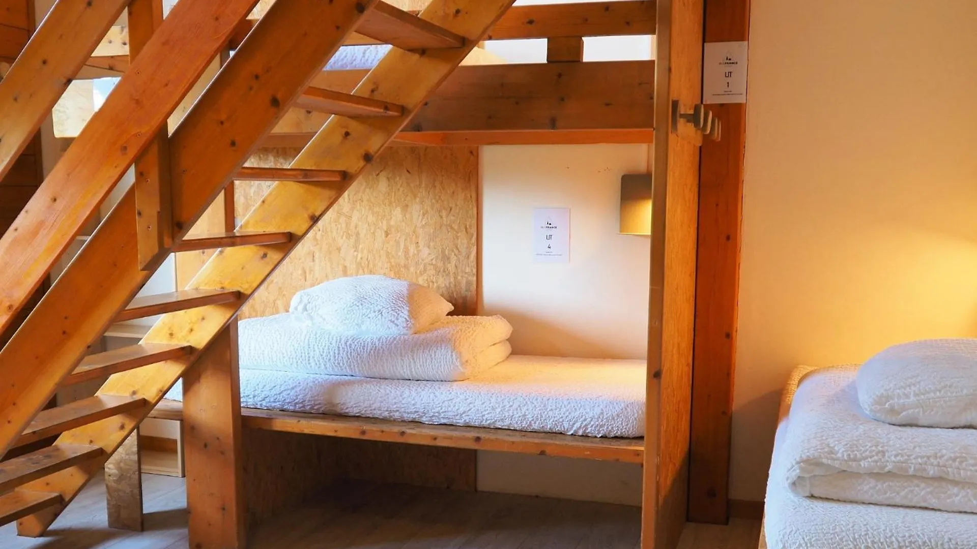 Auberge De Jeunesse Hi La Clusaz Hostel
